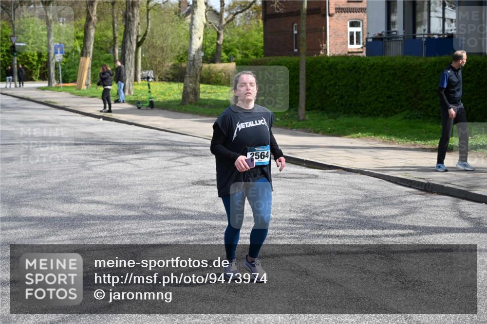 12.04.2026 - 45. Internationalen Wilhelmsburger Insellauf J. Mangold http://msf.ph/oto/9473974 12.04.2026 11:41:46 Ziel 2564, 2722 meine-sportfotos.de