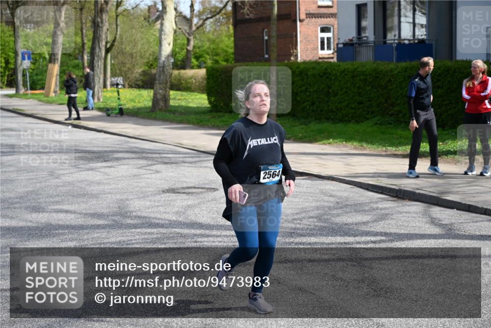 12.04.2026 - 45. Internationalen Wilhelmsburger Insellauf J. Mangold http://msf.ph/oto/9473983 12.04.2026 11:41:46 Ziel 2564, 2722 meine-sportfotos.de