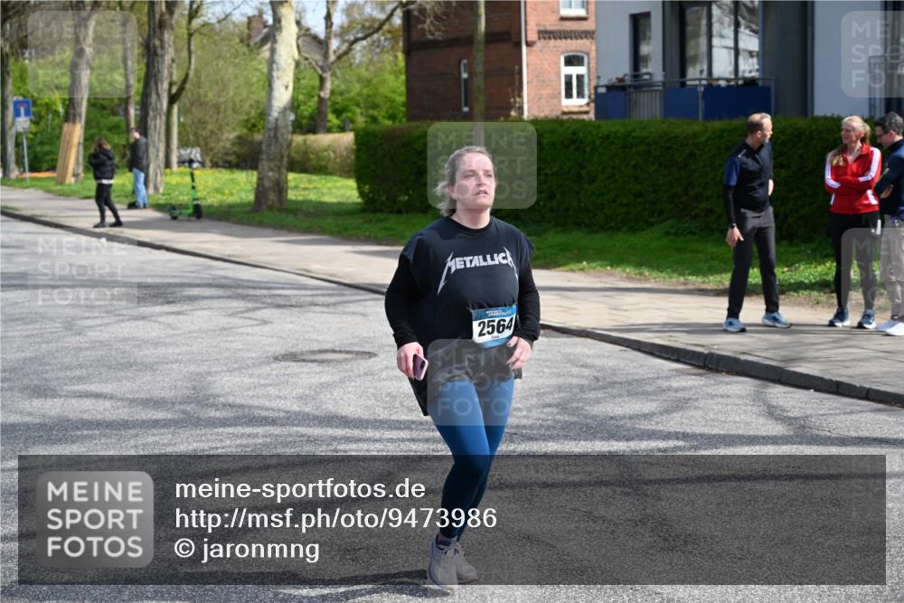 12.04.2026 - 45. Internationalen Wilhelmsburger Insellauf J. Mangold http://msf.ph/oto/9473986 12.04.2026 11:41:46 Ziel 2564, 2722 meine-sportfotos.de