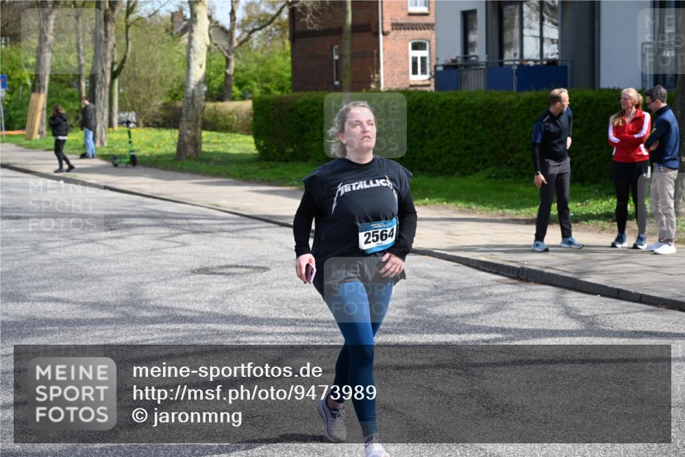 12.04.2026 - 45. Internationalen Wilhelmsburger Insellauf J. Mangold http://msf.ph/oto/9473989 12.04.2026 11:41:46 Ziel 2564, 2722 meine-sportfotos.de