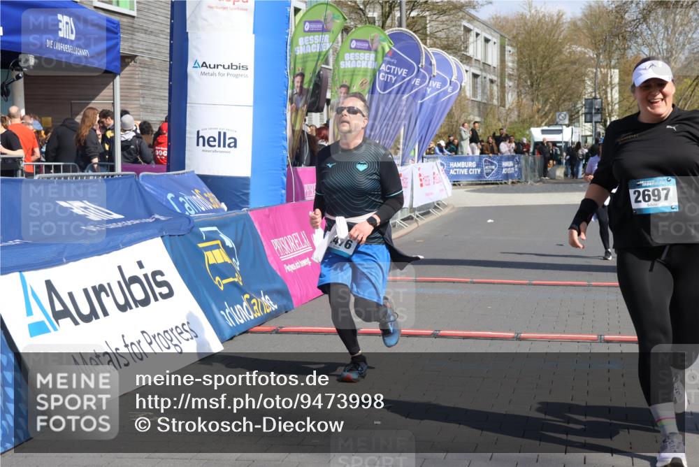 12.04.2026 - 45. Internationalen Wilhelmsburger Insellauf Strokosch-Dieckow http://msf.ph/oto/9473998 12.04.2026 11:30:38 Ziel 2697, 2698, 2476, 2498 meine-sportfotos.de
