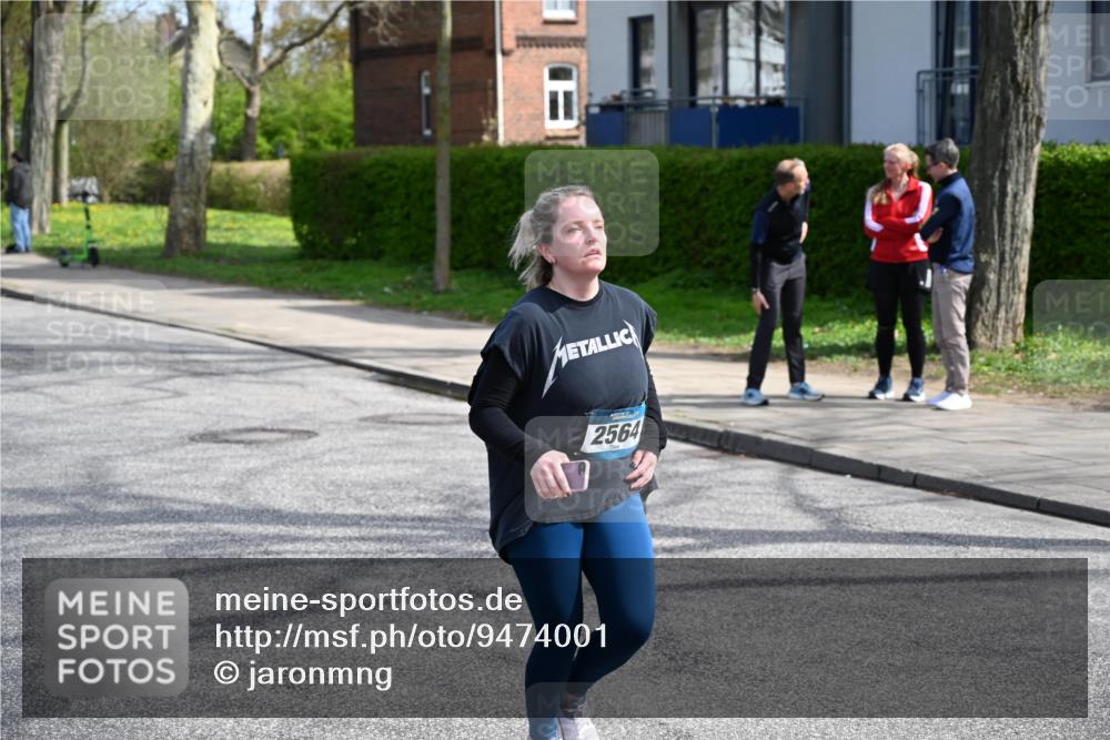 12.04.2026 - 45. Internationalen Wilhelmsburger Insellauf J. Mangold http://msf.ph/oto/9474001 12.04.2026 11:41:46 Ziel 2564, 2722 meine-sportfotos.de