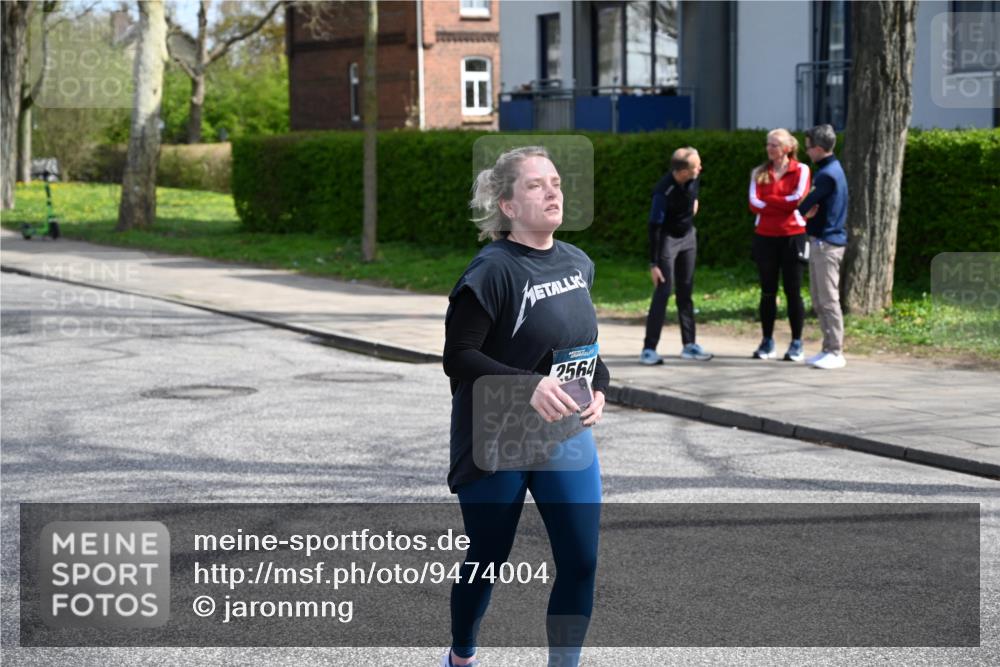 12.04.2026 - 45. Internationalen Wilhelmsburger Insellauf J. Mangold http://msf.ph/oto/9474004 12.04.2026 11:41:46 Ziel 2564, 2722 meine-sportfotos.de