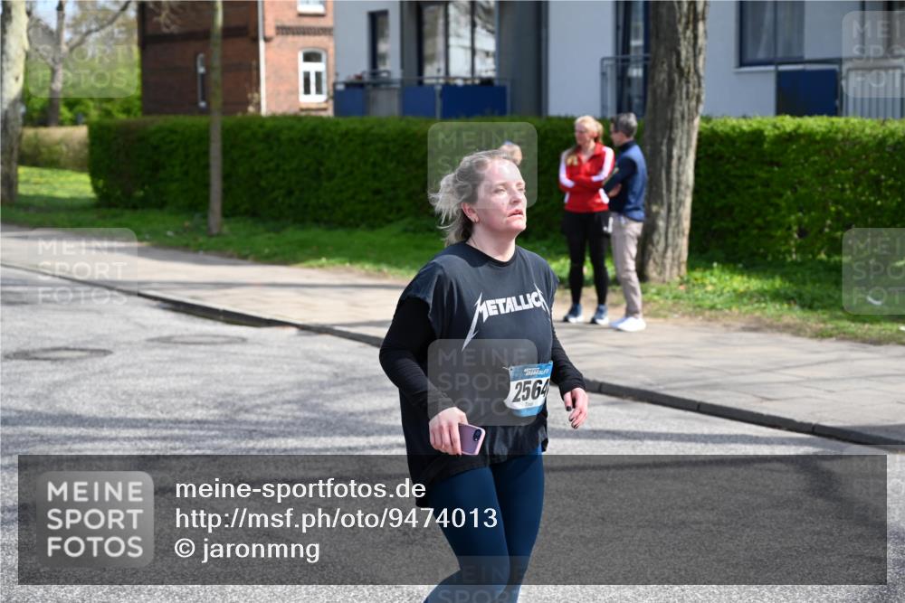 12.04.2026 - 45. Internationalen Wilhelmsburger Insellauf J. Mangold http://msf.ph/oto/9474013 12.04.2026 11:41:47 Ziel 2564, 2722 meine-sportfotos.de