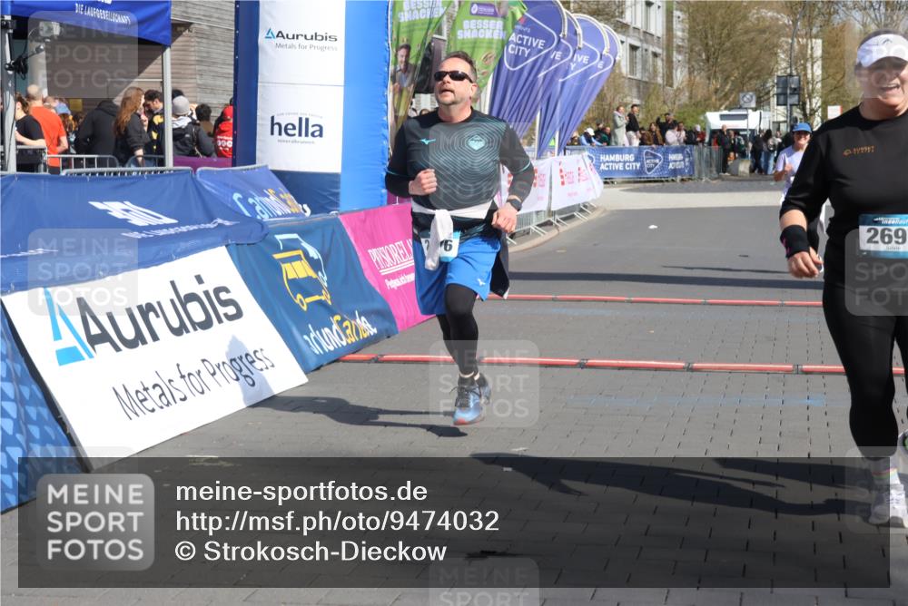 12.04.2026 - 45. Internationalen Wilhelmsburger Insellauf Strokosch-Dieckow http://msf.ph/oto/9474032 12.04.2026 11:30:38 Ziel 2697, 2698, 2476, 2498 meine-sportfotos.de