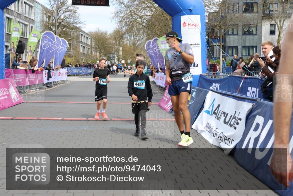 12.04.2026 - 45. Internationalen Wilhelmsburger Insellauf Strokosch-Dieckow http://msf.ph/oto/9474043 12.04.2026 12:54:20 Ziel 4455, 4037, 5784, 5785, 4658 meine-sportfotos.de