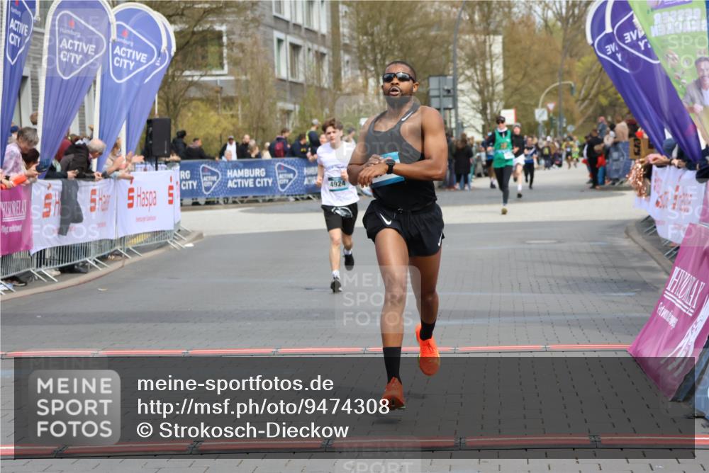12.04.2026 - 45. Internationalen Wilhelmsburger Insellauf Strokosch-Dieckow http://msf.ph/oto/9474308 12.04.2026 12:54:41 Ziel 3000, 4823, 5743, 4924 meine-sportfotos.de