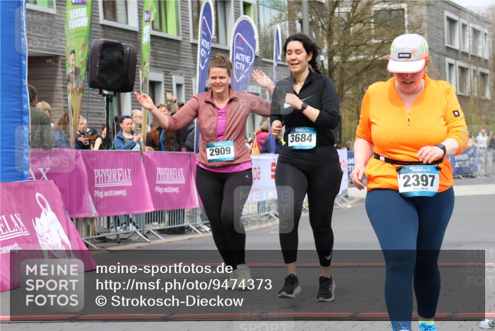 12.04.2026 - 45. Internationalen Wilhelmsburger Insellauf Strokosch-Dieckow http://msf.ph/oto/9474373 12.04.2026 13:32:59 Ziel 2397, 3684, 2909 meine-sportfotos.de
