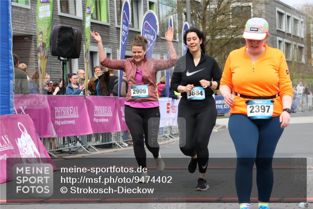 12.04.2026 - 45. Internationalen Wilhelmsburger Insellauf Strokosch-Dieckow http://msf.ph/oto/9474402 12.04.2026 13:32:59 Ziel 2397, 3684, 2909 meine-sportfotos.de