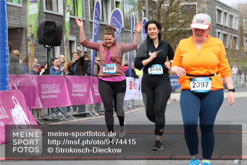 12.04.2026 - 45. Internationalen Wilhelmsburger Insellauf Strokosch-Dieckow http://msf.ph/oto/9474415 12.04.2026 13:32:59 Ziel 2397, 3684, 2909 meine-sportfotos.de