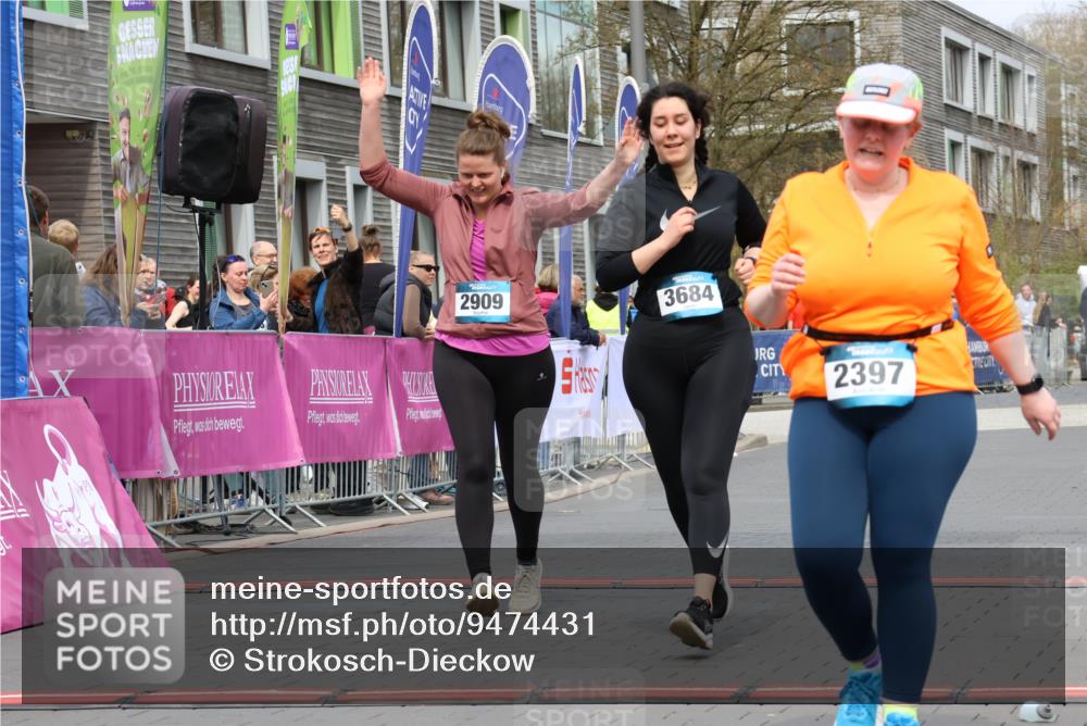 12.04.2026 - 45. Internationalen Wilhelmsburger Insellauf Strokosch-Dieckow http://msf.ph/oto/9474431 12.04.2026 13:32:59 Ziel 2397, 3684, 2909 meine-sportfotos.de