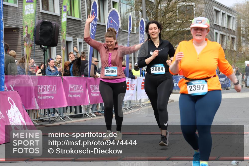 12.04.2026 - 45. Internationalen Wilhelmsburger Insellauf Strokosch-Dieckow http://msf.ph/oto/9474444 12.04.2026 13:32:59 Ziel 2397, 3684, 2909 meine-sportfotos.de
