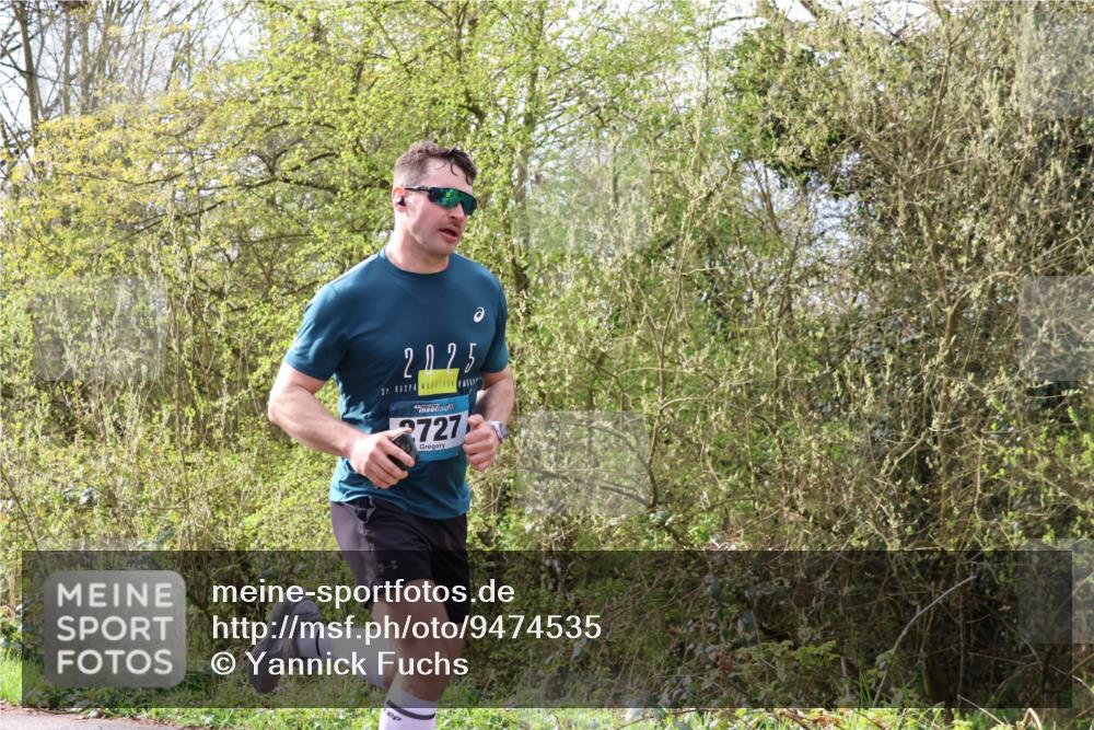 12.04.2026 - 45. Internationalen Wilhelmsburger Insellauf Yannick Fuchs http://msf.ph/oto/9474535 12.04.2026 10:06:38 Laufen 2225, 39, 2727 meine-sportfotos.de