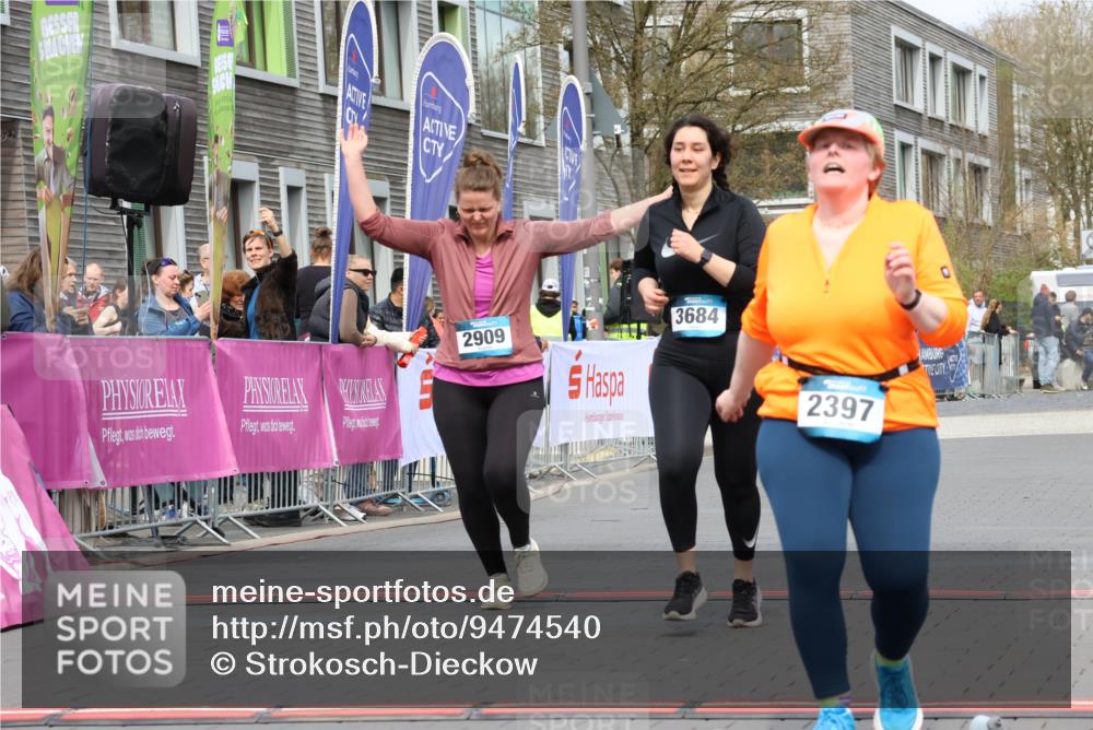 12.04.2026 - 45. Internationalen Wilhelmsburger Insellauf Strokosch-Dieckow http://msf.ph/oto/9474540 12.04.2026 13:32:58 Ziel 2397, 3684, 2909 meine-sportfotos.de