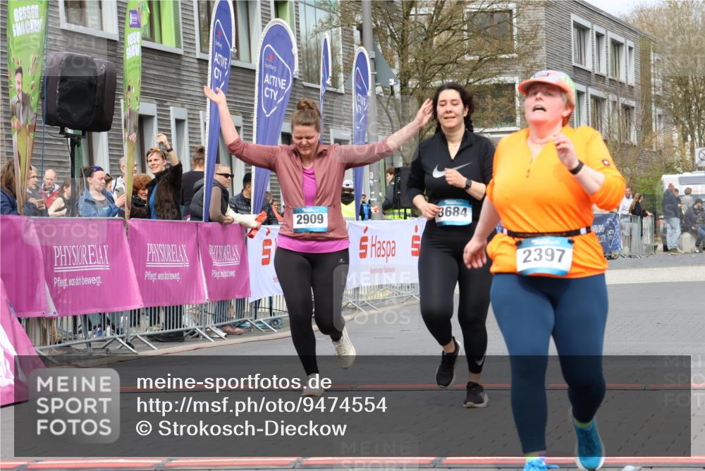 12.04.2026 - 45. Internationalen Wilhelmsburger Insellauf Strokosch-Dieckow http://msf.ph/oto/9474554 12.04.2026 13:32:58 Ziel 2397, 3684, 2909 meine-sportfotos.de
