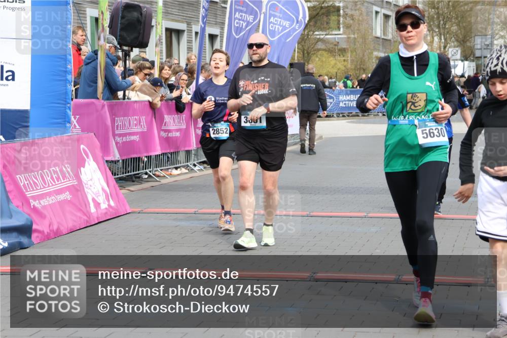 12.04.2026 - 45. Internationalen Wilhelmsburger Insellauf Strokosch-Dieckow http://msf.ph/oto/9474557 12.04.2026 12:54:50 Ziel 5630, 5858, 3661, 2852, 2085 meine-sportfotos.de
