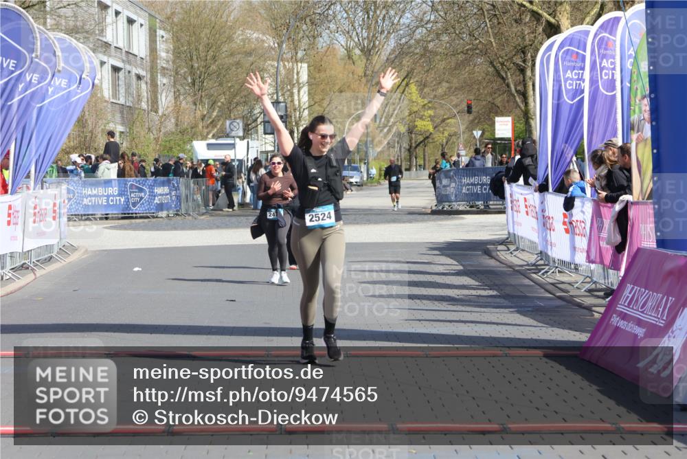 12.04.2026 - 45. Internationalen Wilhelmsburger Insellauf Strokosch-Dieckow http://msf.ph/oto/9474565 12.04.2026 11:31:34 Ziel 2524 meine-sportfotos.de