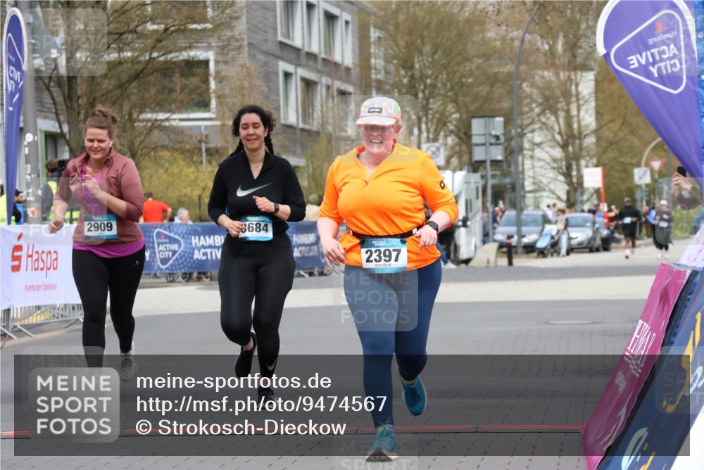 12.04.2026 - 45. Internationalen Wilhelmsburger Insellauf Strokosch-Dieckow http://msf.ph/oto/9474567 12.04.2026 13:32:57 Ziel 2397, 3684, 2909 meine-sportfotos.de