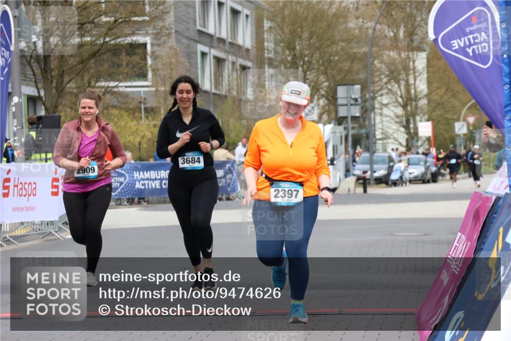 12.04.2026 - 45. Internationalen Wilhelmsburger Insellauf Strokosch-Dieckow http://msf.ph/oto/9474626 12.04.2026 13:32:56 Ziel 2397, 3684, 2909 meine-sportfotos.de