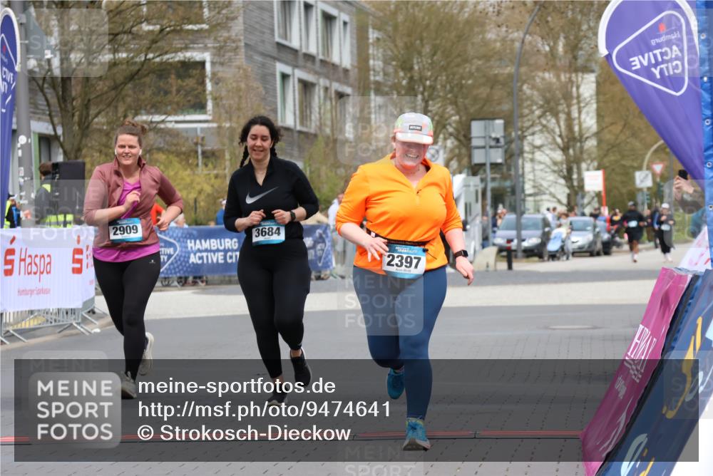 12.04.2026 - 45. Internationalen Wilhelmsburger Insellauf Strokosch-Dieckow http://msf.ph/oto/9474641 12.04.2026 13:32:56 Ziel 2397, 3684, 2909 meine-sportfotos.de
