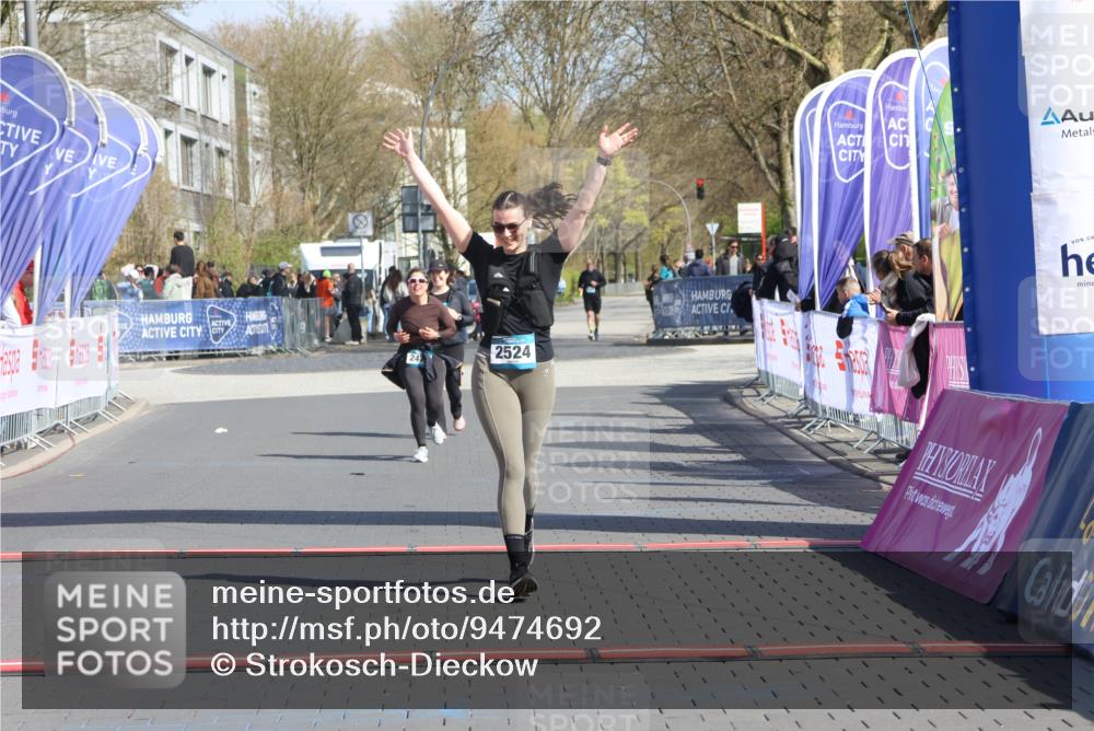 12.04.2026 - 45. Internationalen Wilhelmsburger Insellauf Strokosch-Dieckow http://msf.ph/oto/9474692 12.04.2026 11:31:34 Ziel 2524 meine-sportfotos.de