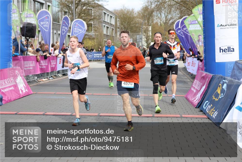 12.04.2026 - 45. Internationalen Wilhelmsburger Insellauf Strokosch-Dieckow http://msf.ph/oto/9475181 12.04.2026 12:55:28 Ziel 4570, 3302, 2235, 3899, 3300, 5213 meine-sportfotos.de