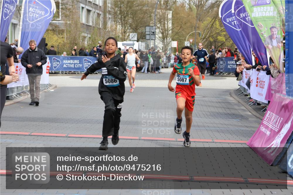 12.04.2026 - 45. Internationalen Wilhelmsburger Insellauf Strokosch-Dieckow http://msf.ph/oto/9475216 12.04.2026 12:55:34 Ziel 3411, 4041, 5086, 5087 meine-sportfotos.de