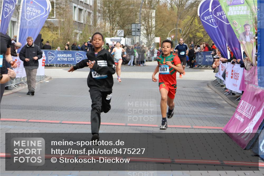 12.04.2026 - 45. Internationalen Wilhelmsburger Insellauf Strokosch-Dieckow http://msf.ph/oto/9475227 12.04.2026 12:55:34 Ziel 3411, 4041, 5086, 5087 meine-sportfotos.de