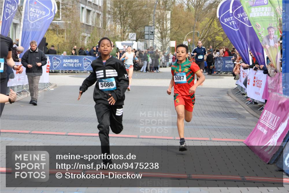 12.04.2026 - 45. Internationalen Wilhelmsburger Insellauf Strokosch-Dieckow http://msf.ph/oto/9475238 12.04.2026 12:55:34 Ziel 3411, 4041, 5086, 5087 meine-sportfotos.de