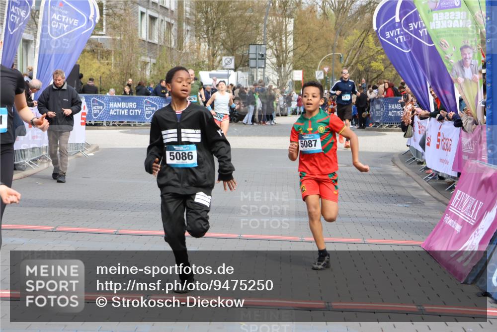 12.04.2026 - 45. Internationalen Wilhelmsburger Insellauf Strokosch-Dieckow http://msf.ph/oto/9475250 12.04.2026 12:55:34 Ziel 3411, 4041, 5086, 5087 meine-sportfotos.de