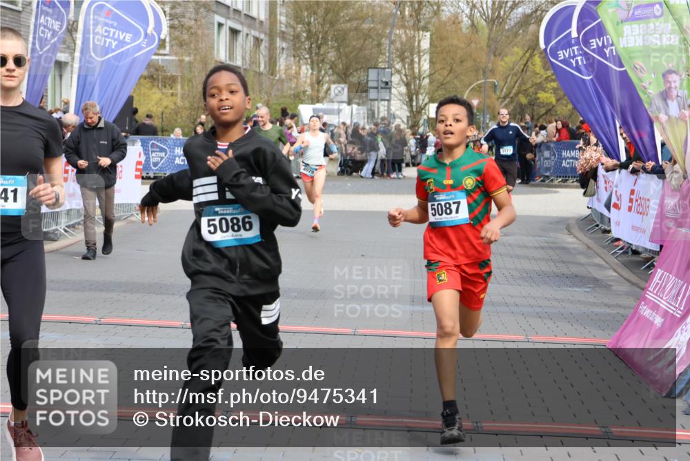 12.04.2026 - 45. Internationalen Wilhelmsburger Insellauf Strokosch-Dieckow http://msf.ph/oto/9475341 12.04.2026 12:55:35 Ziel 3411, 4041, 5086, 5087, 4079, 4678 meine-sportfotos.de