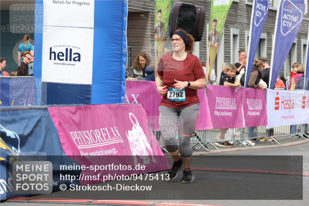 12.04.2026 - 45. Internationalen Wilhelmsburger Insellauf Strokosch-Dieckow http://msf.ph/oto/9475413 12.04.2026 13:32:30 Ziel 2792, 3632, 3628 meine-sportfotos.de