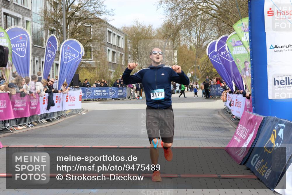 12.04.2026 - 45. Internationalen Wilhelmsburger Insellauf Strokosch-Dieckow http://msf.ph/oto/9475489 12.04.2026 12:55:42 Ziel 4079, 4678, 3177 meine-sportfotos.de