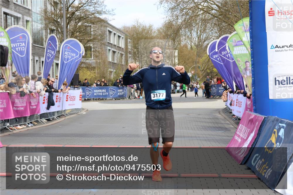 12.04.2026 - 45. Internationalen Wilhelmsburger Insellauf Strokosch-Dieckow http://msf.ph/oto/9475503 12.04.2026 12:55:42 Ziel 4079, 4678, 3177 meine-sportfotos.de