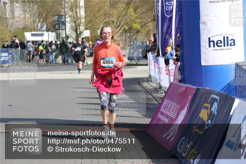 12.04.2026 - 45. Internationalen Wilhelmsburger Insellauf Strokosch-Dieckow http://msf.ph/oto/9475511 12.04.2026 11:32:54 Ziel 4950 meine-sportfotos.de