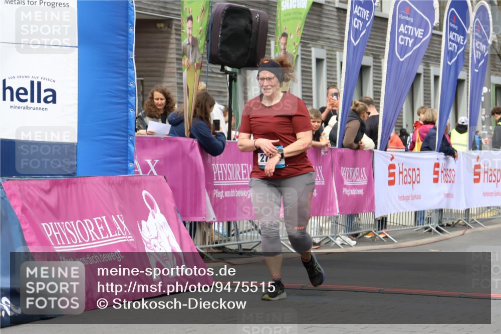 12.04.2026 - 45. Internationalen Wilhelmsburger Insellauf Strokosch-Dieckow http://msf.ph/oto/9475515 12.04.2026 13:32:29 Ziel 2792, 3632, 3628 meine-sportfotos.de