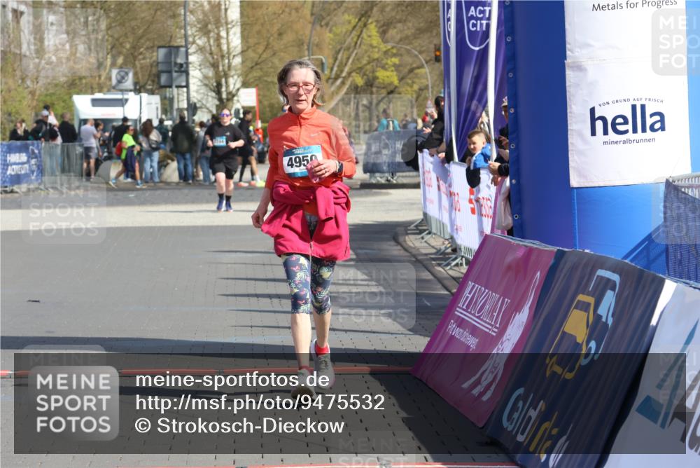 12.04.2026 - 45. Internationalen Wilhelmsburger Insellauf Strokosch-Dieckow http://msf.ph/oto/9475532 12.04.2026 11:32:54 Ziel 4950 meine-sportfotos.de