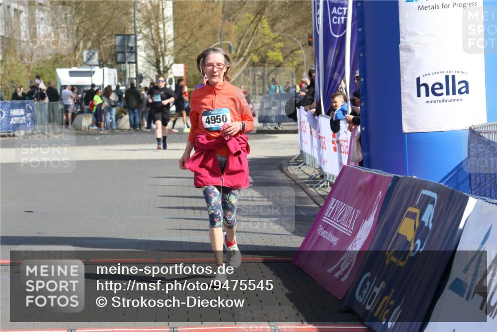 12.04.2026 - 45. Internationalen Wilhelmsburger Insellauf Strokosch-Dieckow http://msf.ph/oto/9475545 12.04.2026 11:32:54 Ziel 4950 meine-sportfotos.de
