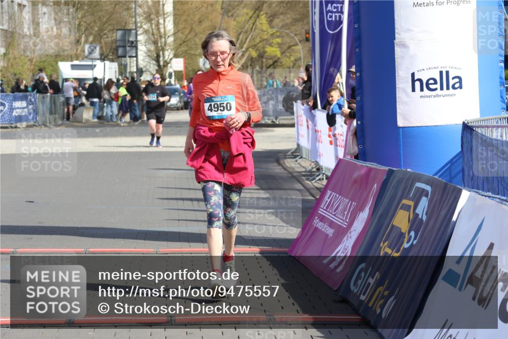 12.04.2026 - 45. Internationalen Wilhelmsburger Insellauf Strokosch-Dieckow http://msf.ph/oto/9475557 12.04.2026 11:32:55 Ziel 4950 meine-sportfotos.de