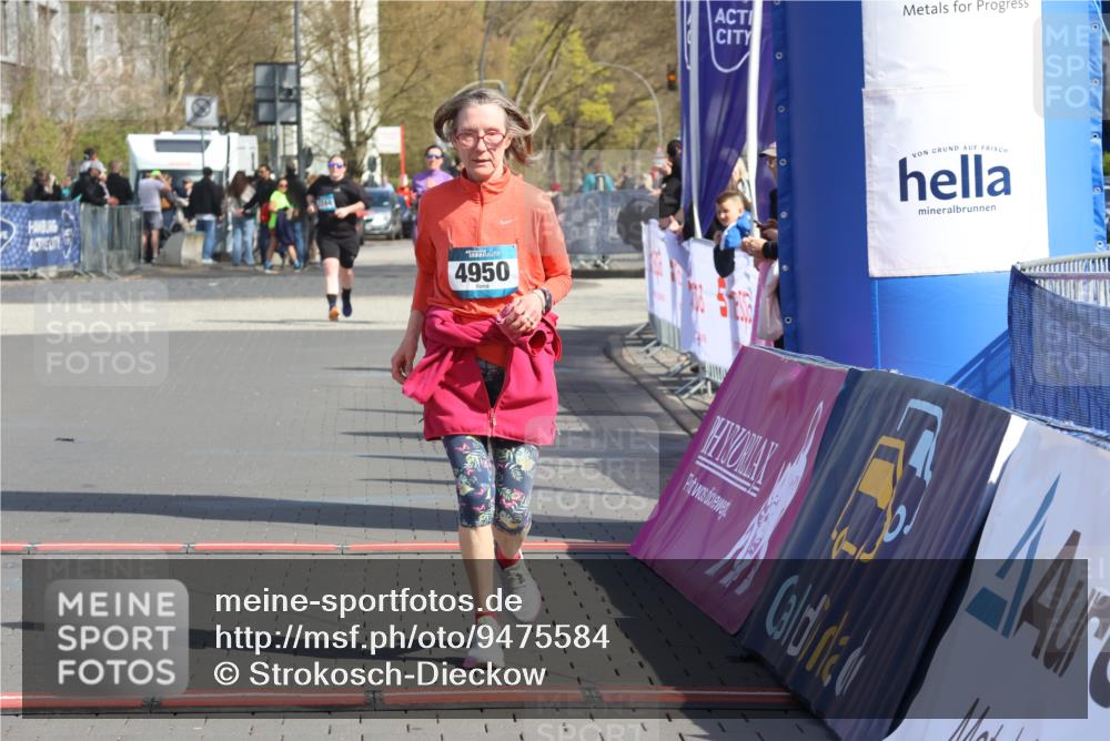 12.04.2026 - 45. Internationalen Wilhelmsburger Insellauf Strokosch-Dieckow http://msf.ph/oto/9475584 12.04.2026 11:32:55 Ziel 4950 meine-sportfotos.de