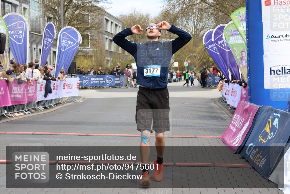 12.04.2026 - 45. Internationalen Wilhelmsburger Insellauf Strokosch-Dieckow http://msf.ph/oto/9475601 12.04.2026 12:55:43 Ziel 4079, 4678, 3177 meine-sportfotos.de