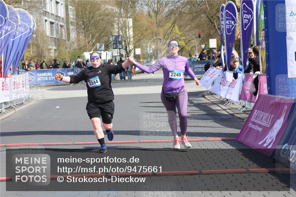 12.04.2026 - 45. Internationalen Wilhelmsburger Insellauf Strokosch-Dieckow http://msf.ph/oto/9475661 12.04.2026 11:33:05 Ziel 2244, 2245 meine-sportfotos.de