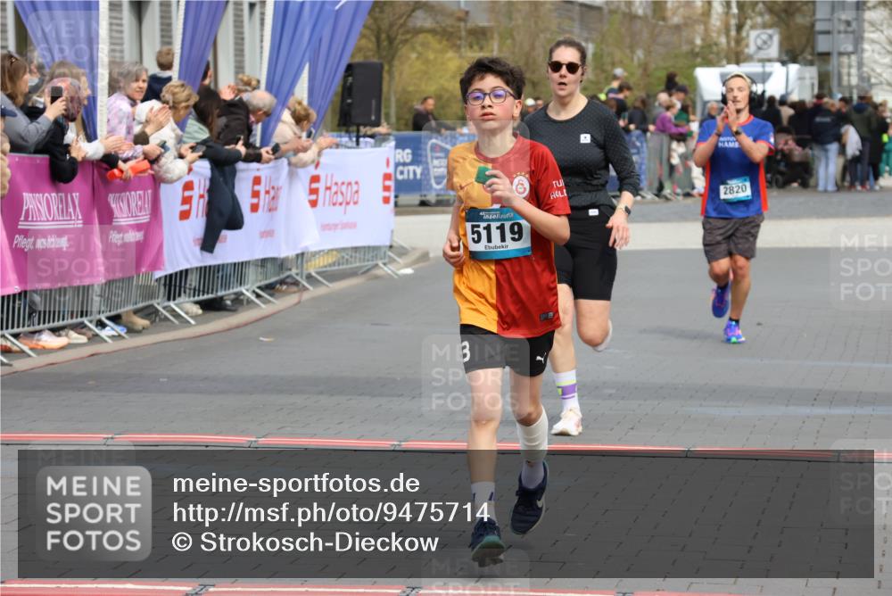 12.04.2026 - 45. Internationalen Wilhelmsburger Insellauf Strokosch-Dieckow http://msf.ph/oto/9475714 12.04.2026 12:55:50 Ziel 5119, 2737, 2820 meine-sportfotos.de