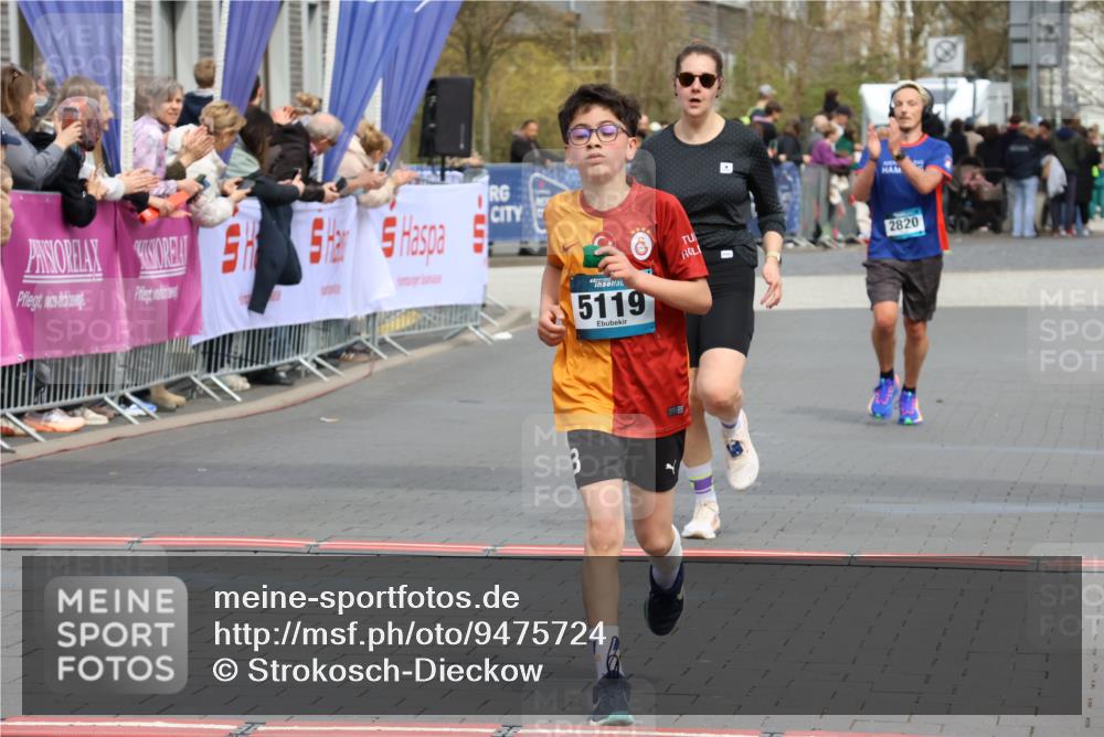 12.04.2026 - 45. Internationalen Wilhelmsburger Insellauf Strokosch-Dieckow http://msf.ph/oto/9475724 12.04.2026 12:55:50 Ziel 5119, 2737, 2820 meine-sportfotos.de