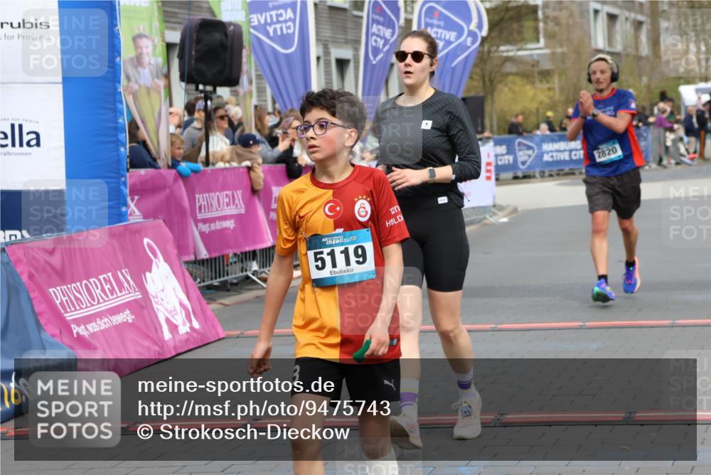 12.04.2026 - 45. Internationalen Wilhelmsburger Insellauf Strokosch-Dieckow http://msf.ph/oto/9475743 12.04.2026 12:55:52 Ziel 5119, 2737, 2820 meine-sportfotos.de