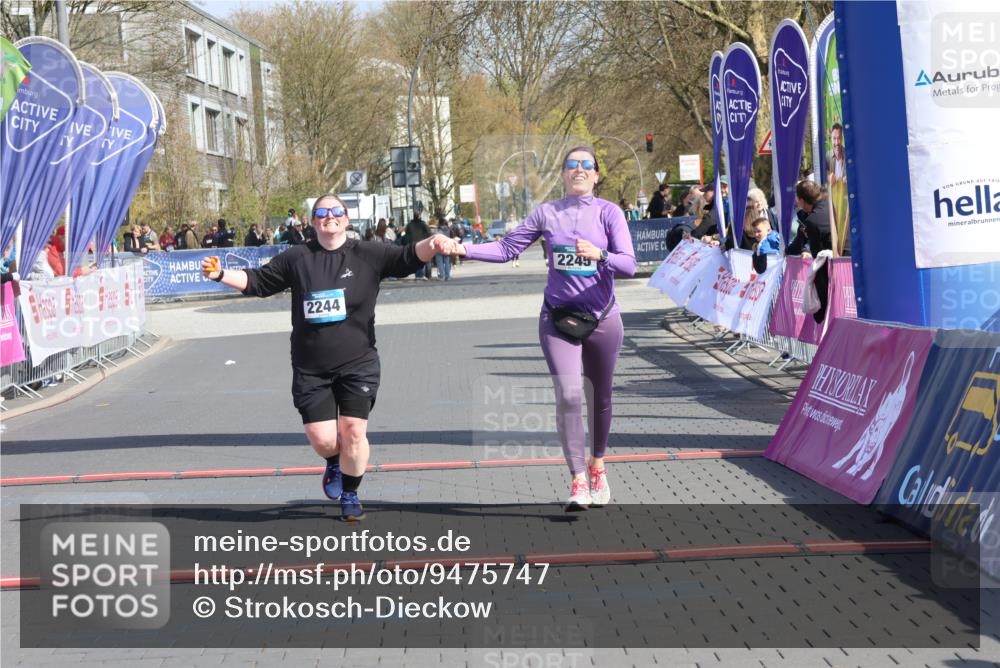 12.04.2026 - 45. Internationalen Wilhelmsburger Insellauf Strokosch-Dieckow http://msf.ph/oto/9475747 12.04.2026 11:33:05 Ziel 2244, 2245 meine-sportfotos.de