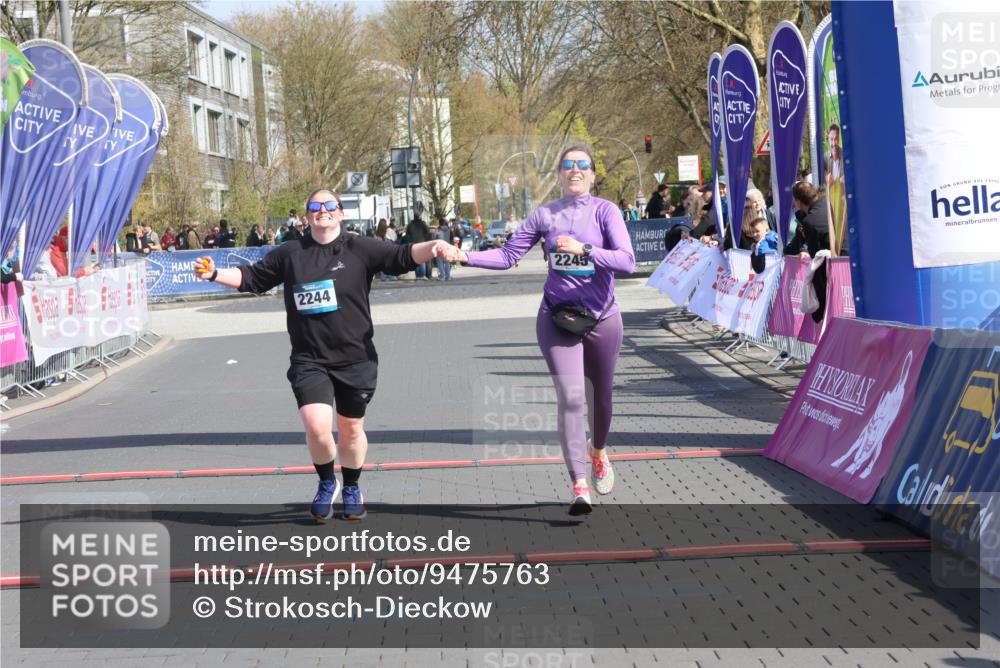 12.04.2026 - 45. Internationalen Wilhelmsburger Insellauf Strokosch-Dieckow http://msf.ph/oto/9475763 12.04.2026 11:33:05 Ziel 2244, 2245 meine-sportfotos.de