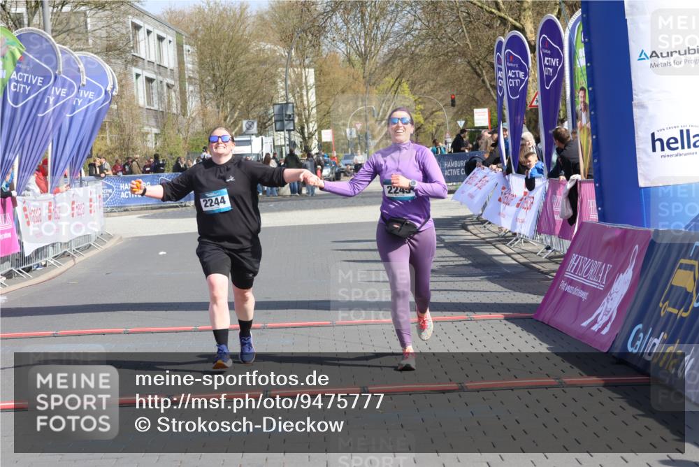 12.04.2026 - 45. Internationalen Wilhelmsburger Insellauf Strokosch-Dieckow http://msf.ph/oto/9475777 12.04.2026 11:33:05 Ziel 2244, 2245 meine-sportfotos.de