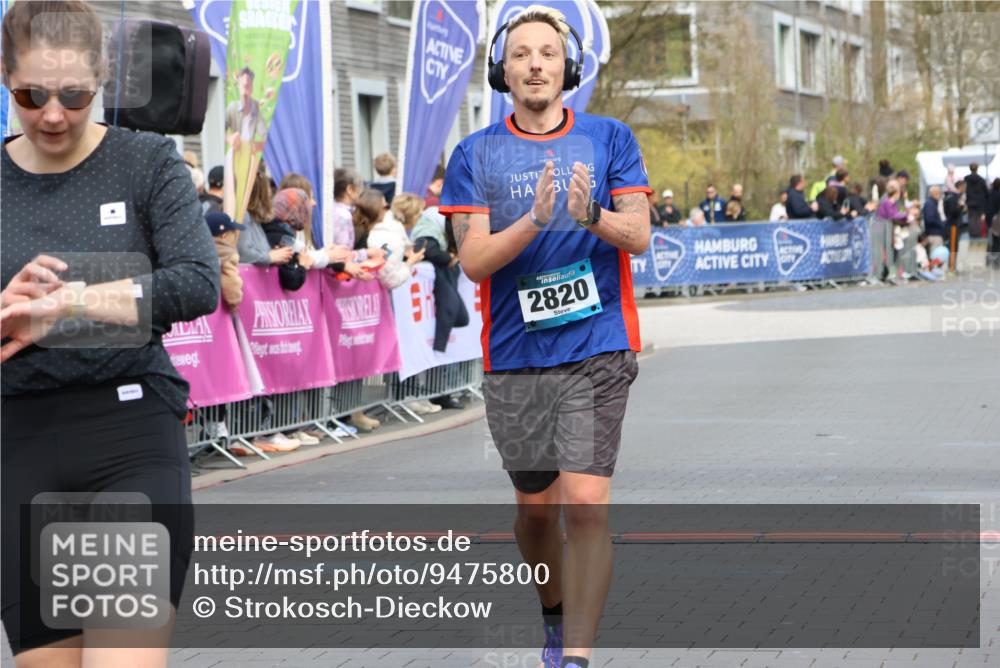 12.04.2026 - 45. Internationalen Wilhelmsburger Insellauf Strokosch-Dieckow http://msf.ph/oto/9475800 12.04.2026 12:55:55 Ziel 2737, 2820 meine-sportfotos.de