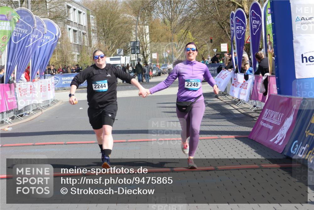 12.04.2026 - 45. Internationalen Wilhelmsburger Insellauf Strokosch-Dieckow http://msf.ph/oto/9475865 12.04.2026 11:33:06 Ziel 2244, 2245 meine-sportfotos.de